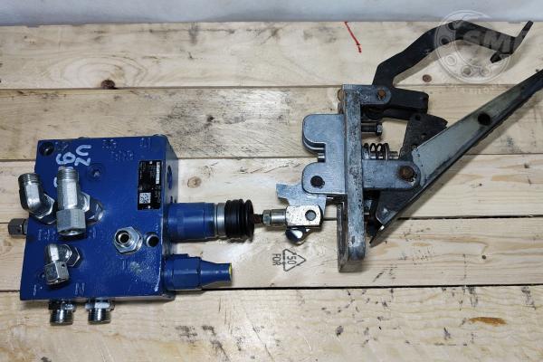 LIEBHERR LH22 ZAWÓR HAMULCOWY LT13M3X/P080-000EB40/02M16 SO26 - 10800924